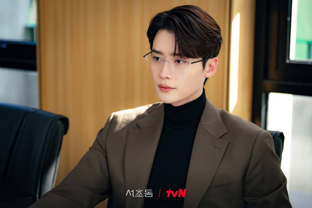 Lee Jong Suk dalam drama Law and the City (dok. tvN/Law and the City)
